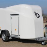 DEBON CARGO 1300 Kastenwagenanhänger, weiß, Polyester - zulässiges Gesamtgewicht: 1300 kg - 295 x 152 x 170 cm