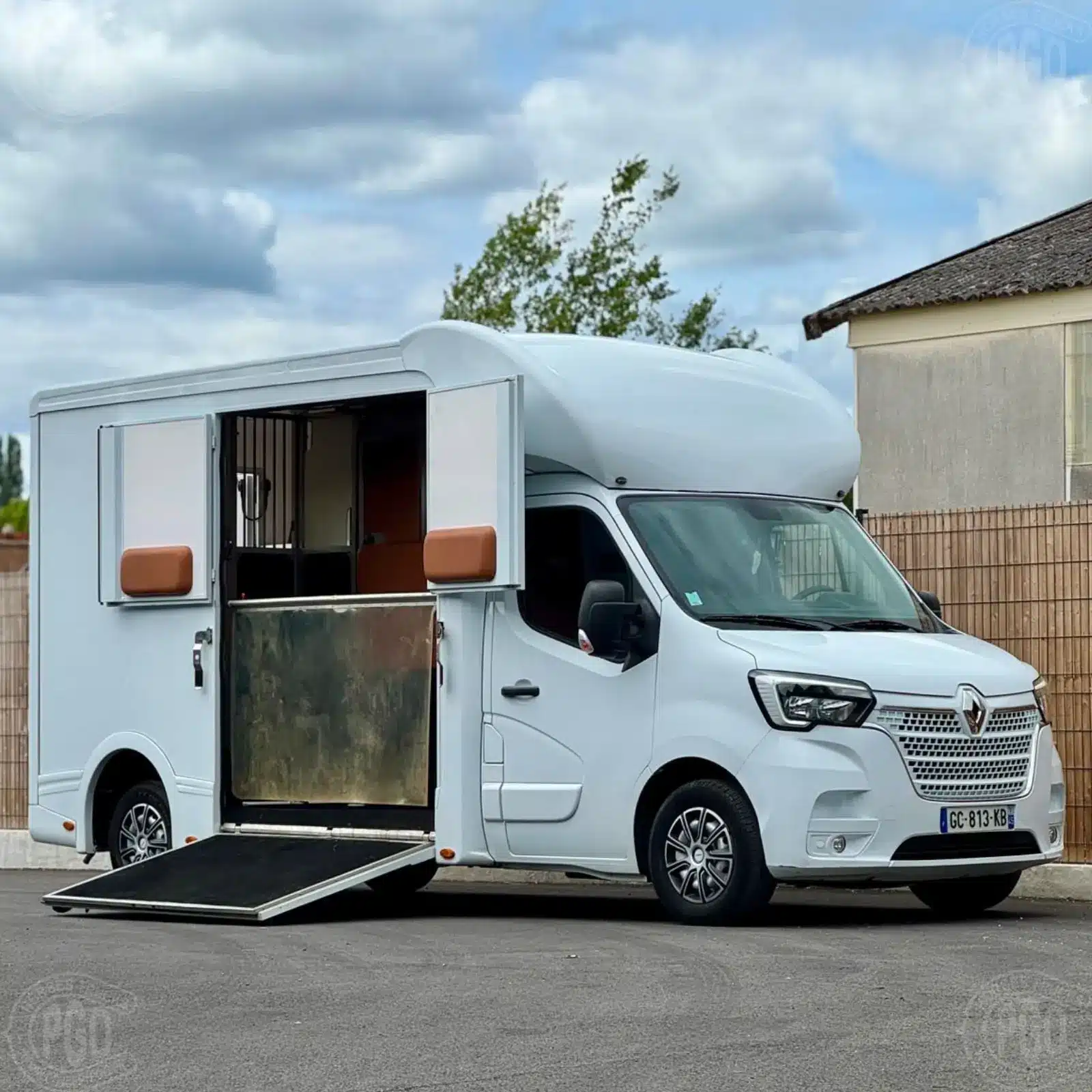 Camion-Chevaux-Renault-Master-ATM-2021-165-chevaux-7-1 Gebrauchter Renault Master ATM Pferdeanhänger - Baujahr 2021 - 165 PS – Image 1