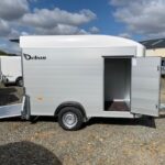 DEBON C300 ROADSTER Aluminium-Polyester-Kastenanhänger – zulässiges Gesamtgewicht: 1300 kg – 300 x 150 x 197 cm (H)