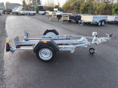 Remorque-porte-moto-basculante-DEBON-ROADSTER-MOTO-1-place-1-essieu-PTAC-750-KG-ROADSTERMOTO1V2-3