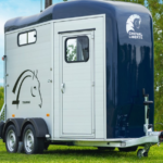 Pferdeanhänger – 2 Boxen – Touring/Springen – zulässiges Gesamtgewicht: 1400/2600 kg