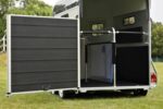 GOLD 3-Pferde-Anhänger mit PULMANN-Federung – 2 Pferde mit RTM-Sattelaufbewahrung – zulässiges Gesamtgewicht: 1100 bis 2600 kg – Aluminium – 3,2 x 1,67 m, Höhe = 2,35 m – Image 8