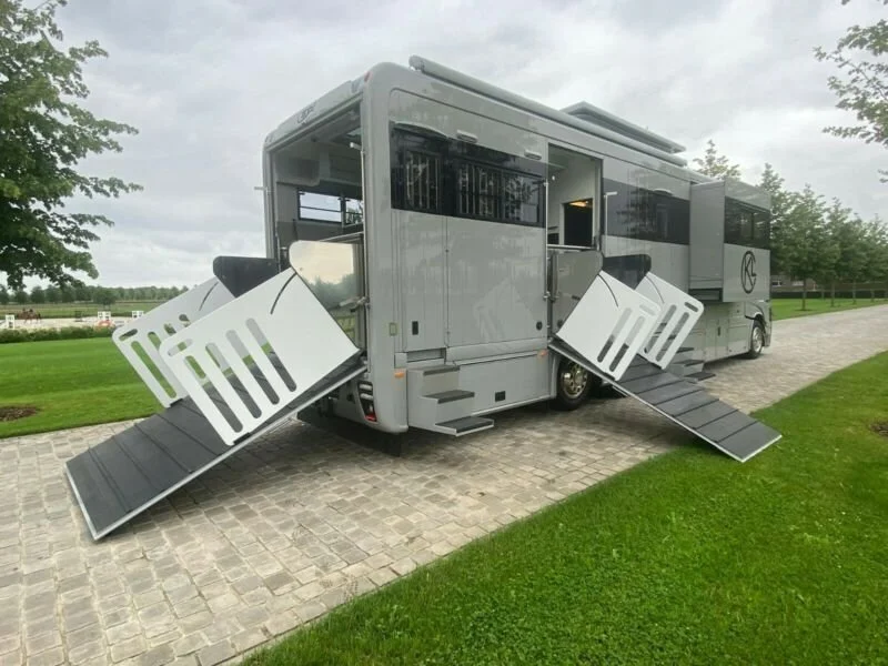 2 Mercedes Actros 5 PS LKW – Image 1