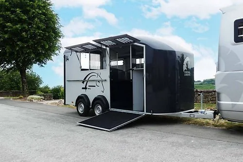3f9fb6_906c92b05faf4e229f-1 Cheval Liberté – Optimax Diagonal – 4 Sitze – Neu – Image 1
