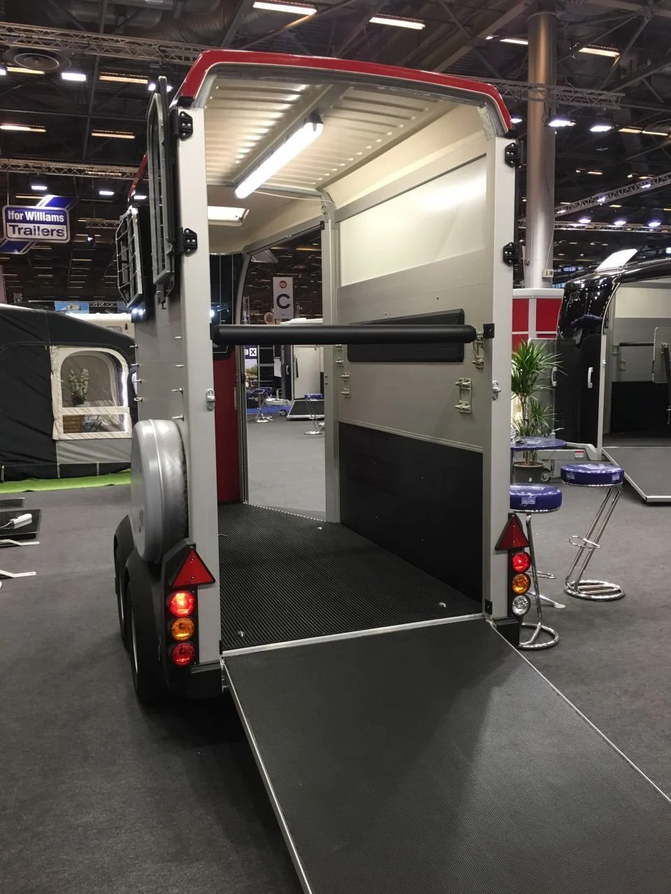 vanchevaux28224ivolus IFOR WILLIAMS – HBX 403 – 1,5 PLÄTZE – Image 1